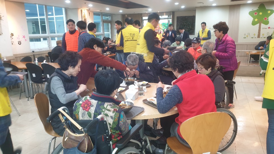 나누리봉사단과 함께 한 사랑의 자장면 나눔