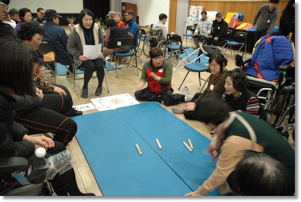 지역사회와 함께 하는 2015 을미년 "모야 모야" 윷놀이 대회