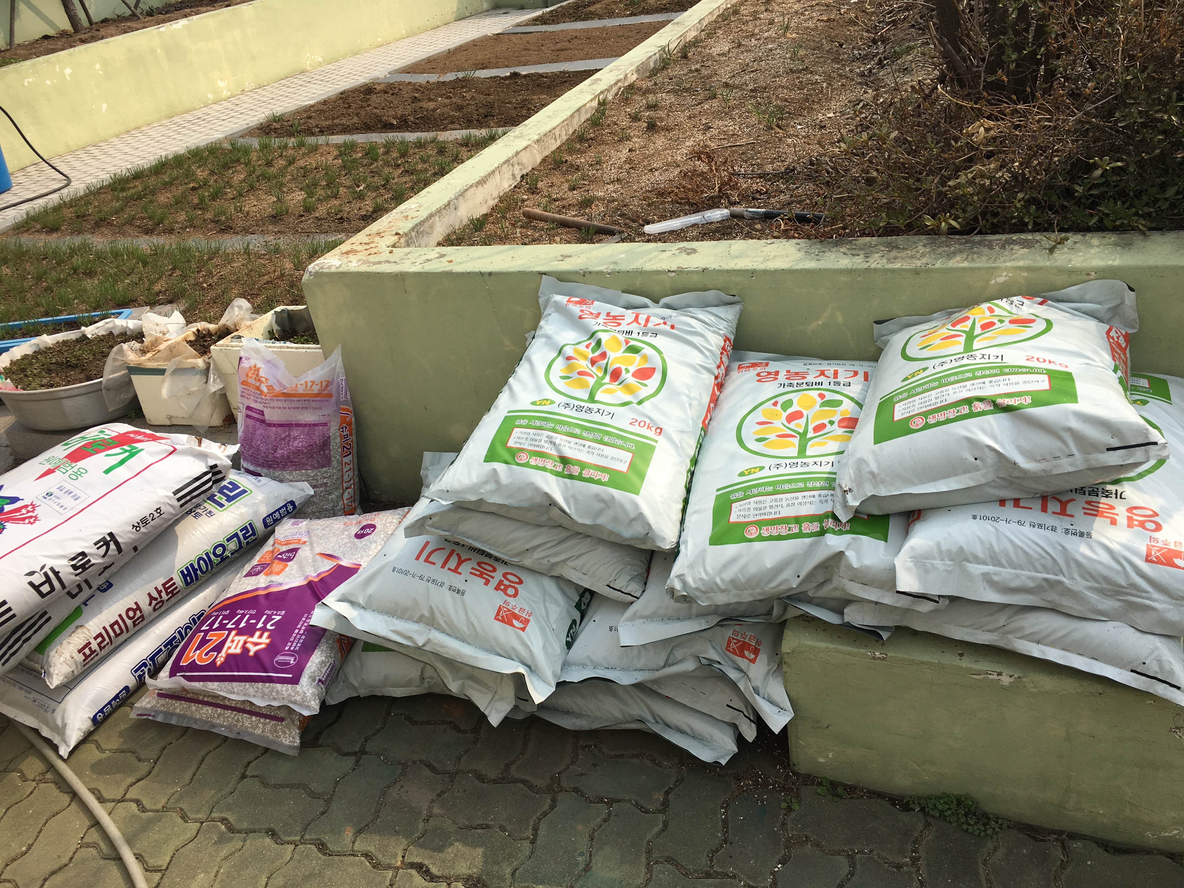 도시농부-옥상텃밭 밭갈이~~~LET