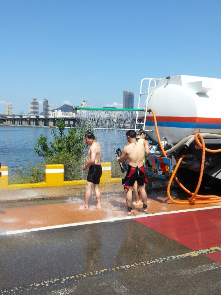 제8회 장애인수영 한강 건너기 대회 참가