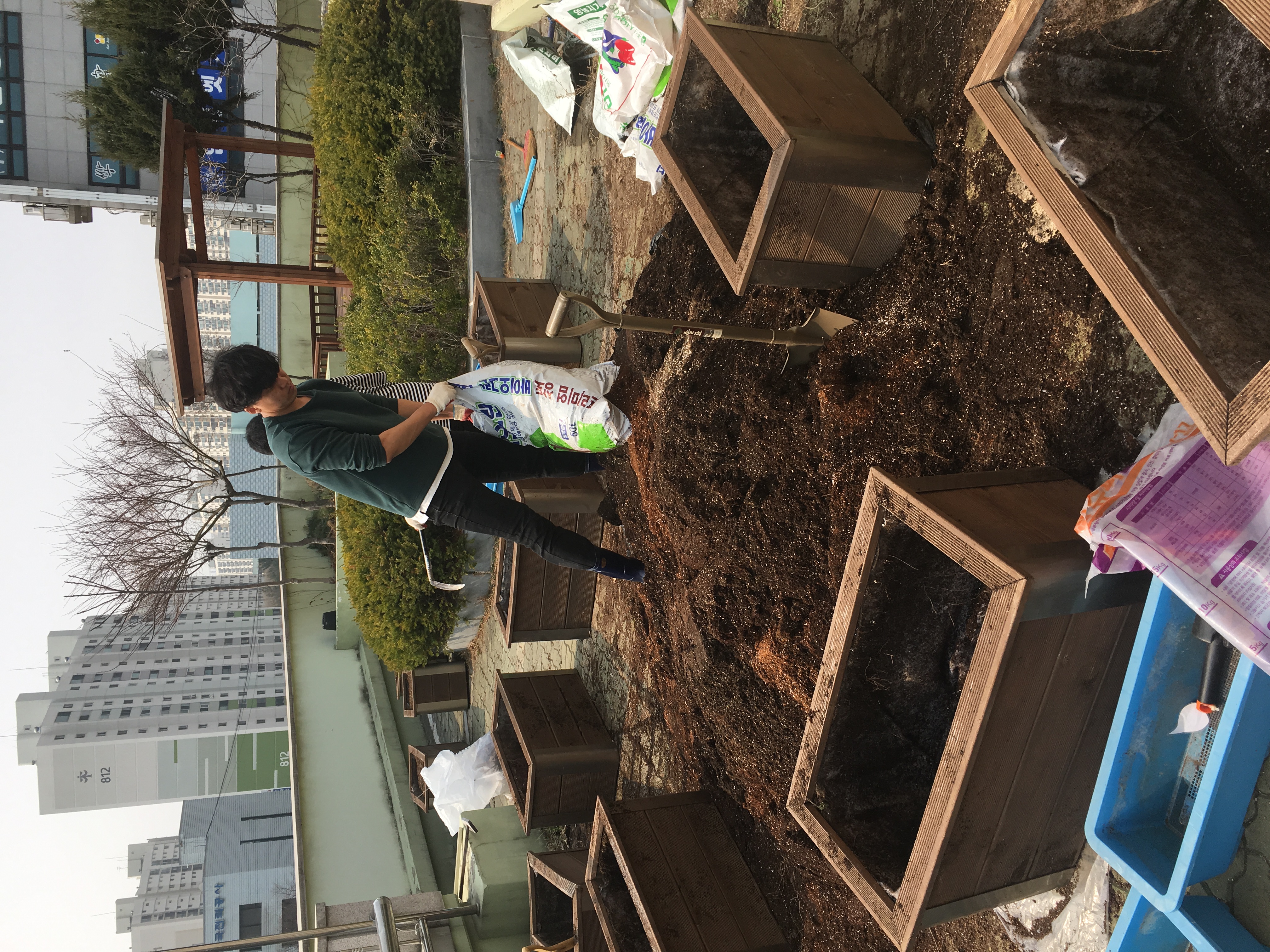 도시농부-옥상텃밭 밭갈이~~~LET