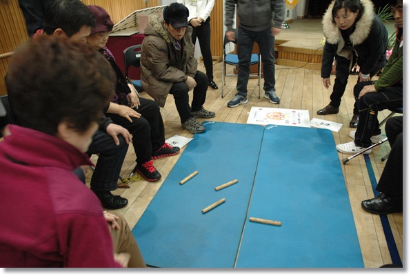 지역사회와 함께 하는 2015 을미년 "모야 모야" 윷놀이 대회