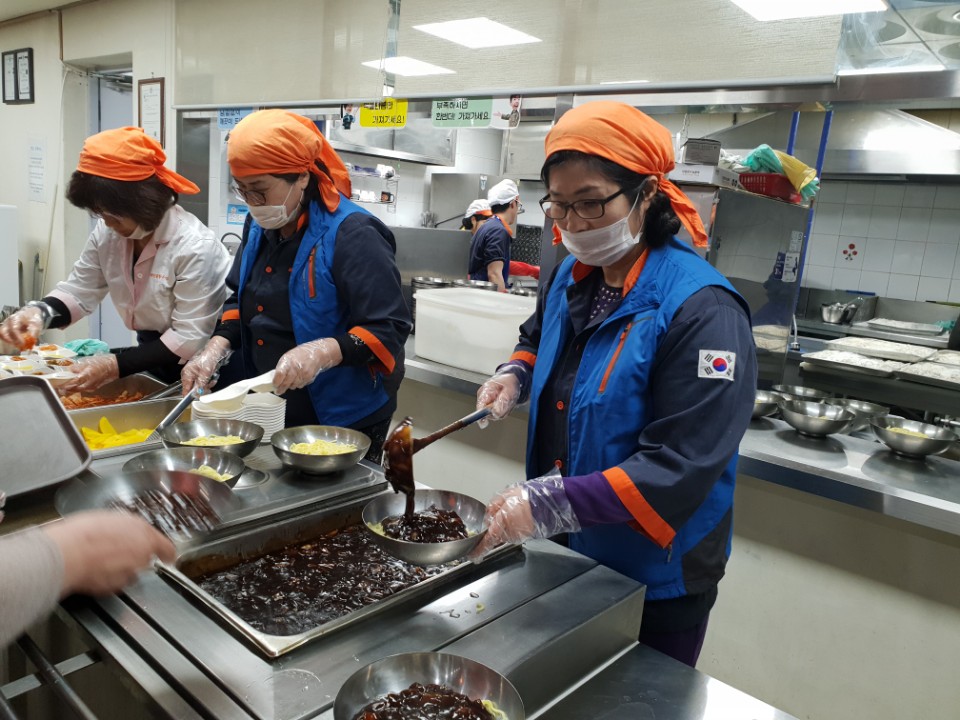 동천홍목동점과 함께하는 자장면 나눔