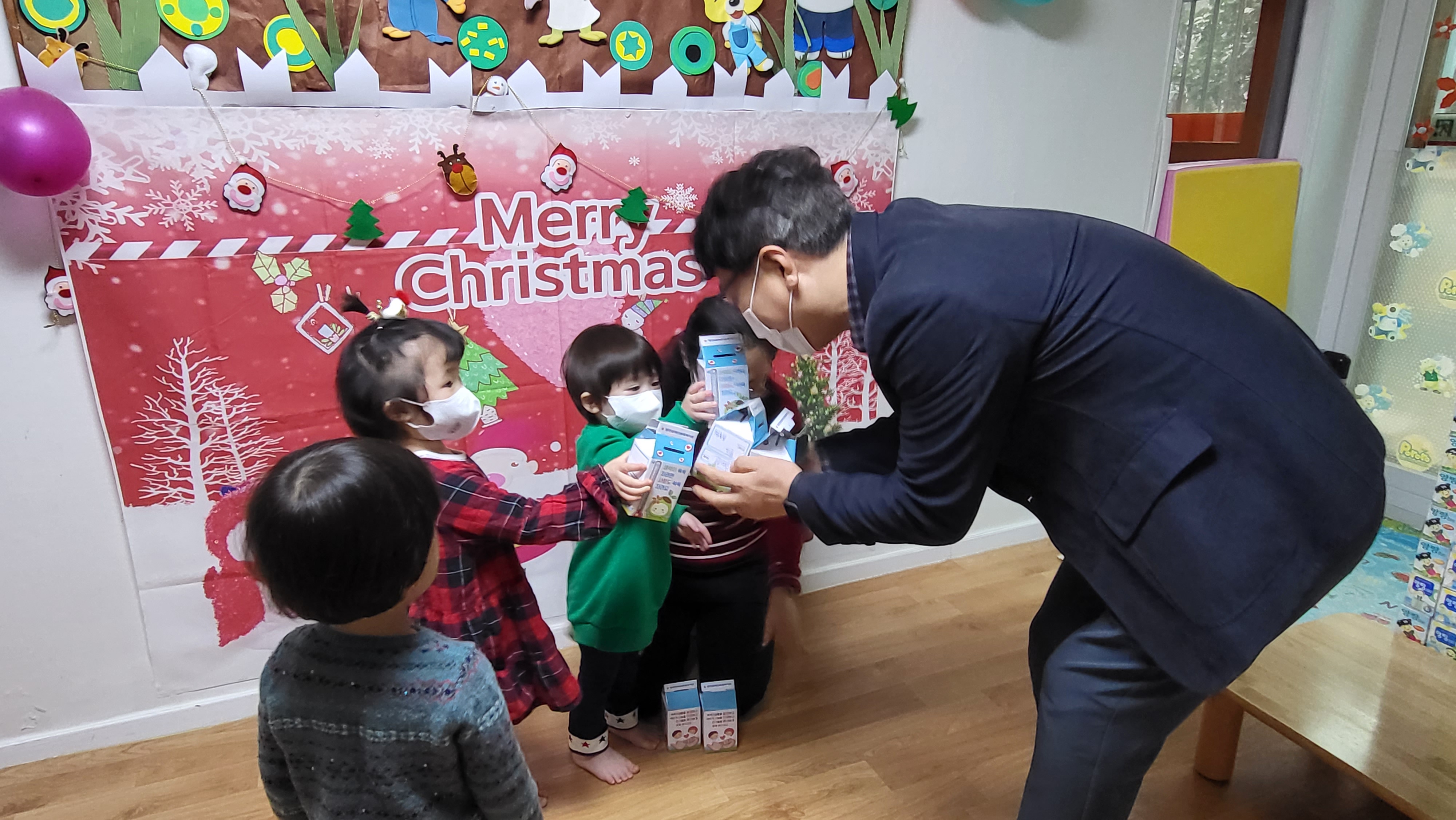 맑은샘어린이집 후원금 전달