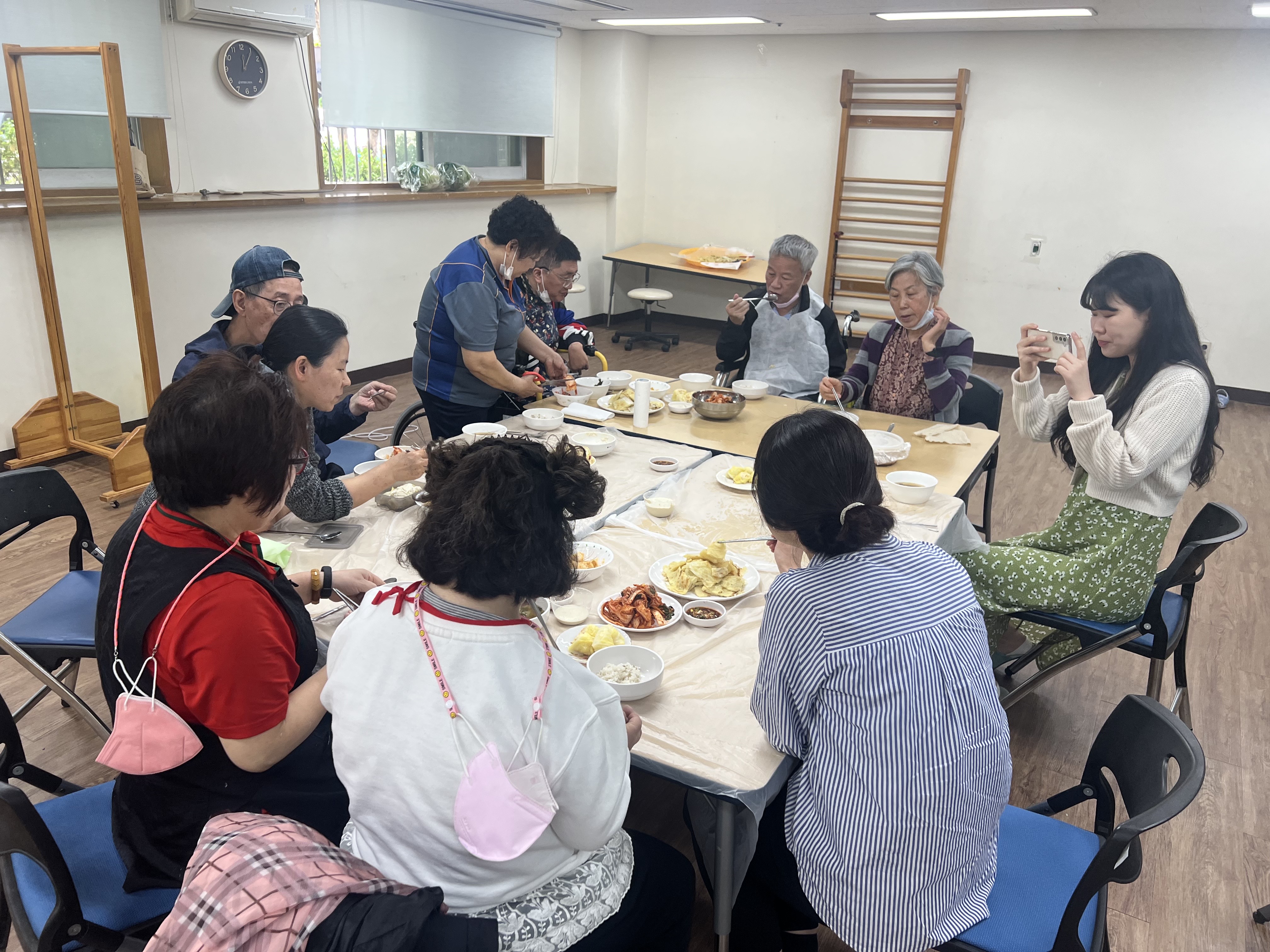 2023년 어느날 갑자기 주민모임 진행