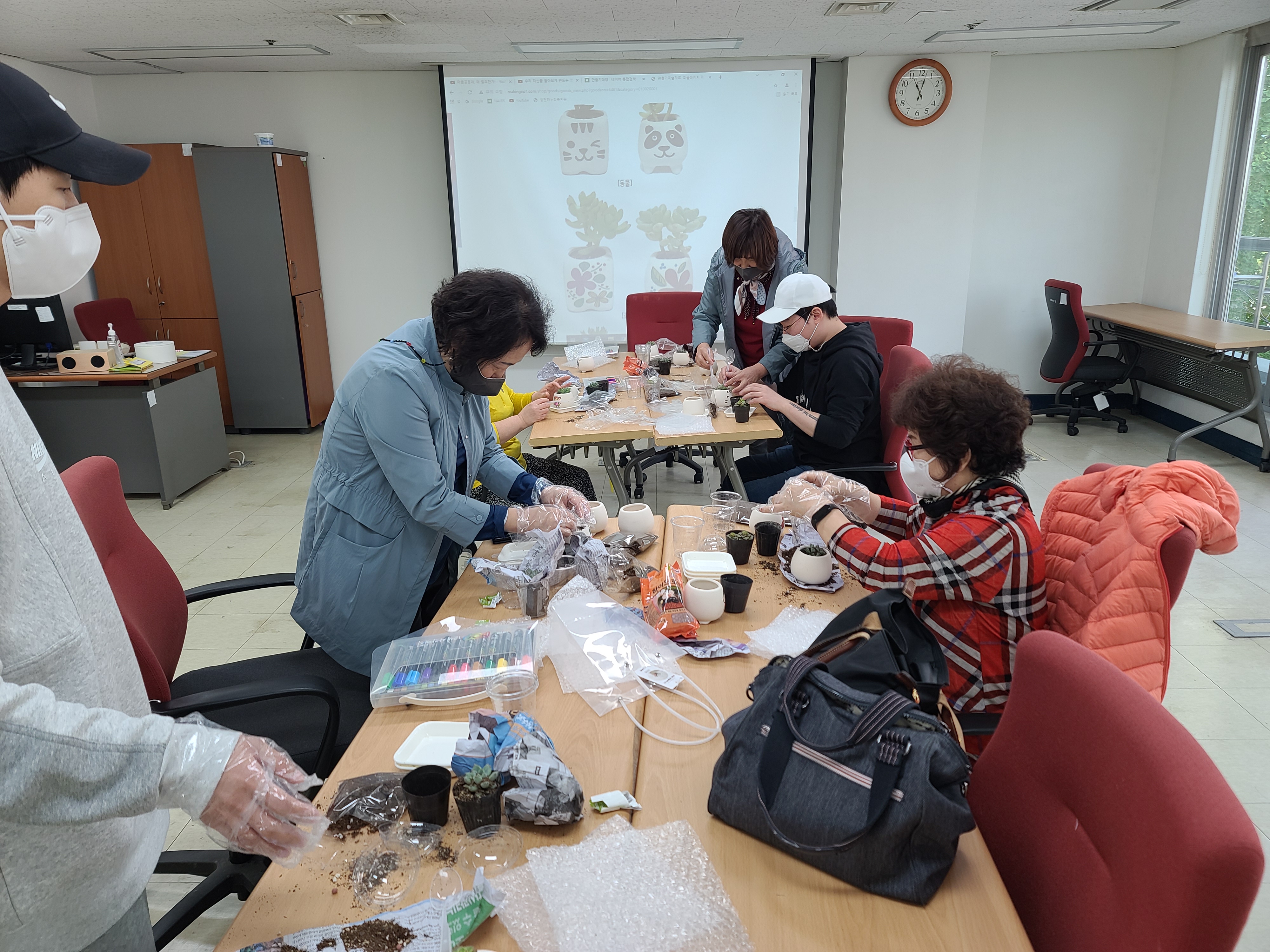 2021 이웃만들기 정기모임 실시 - 다육식물 화분꾸미기 및 이웃나눔