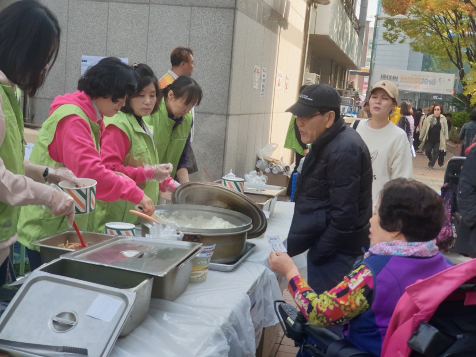 장애인 생활체육 활성화를 위한 "하이파이브 바자회"