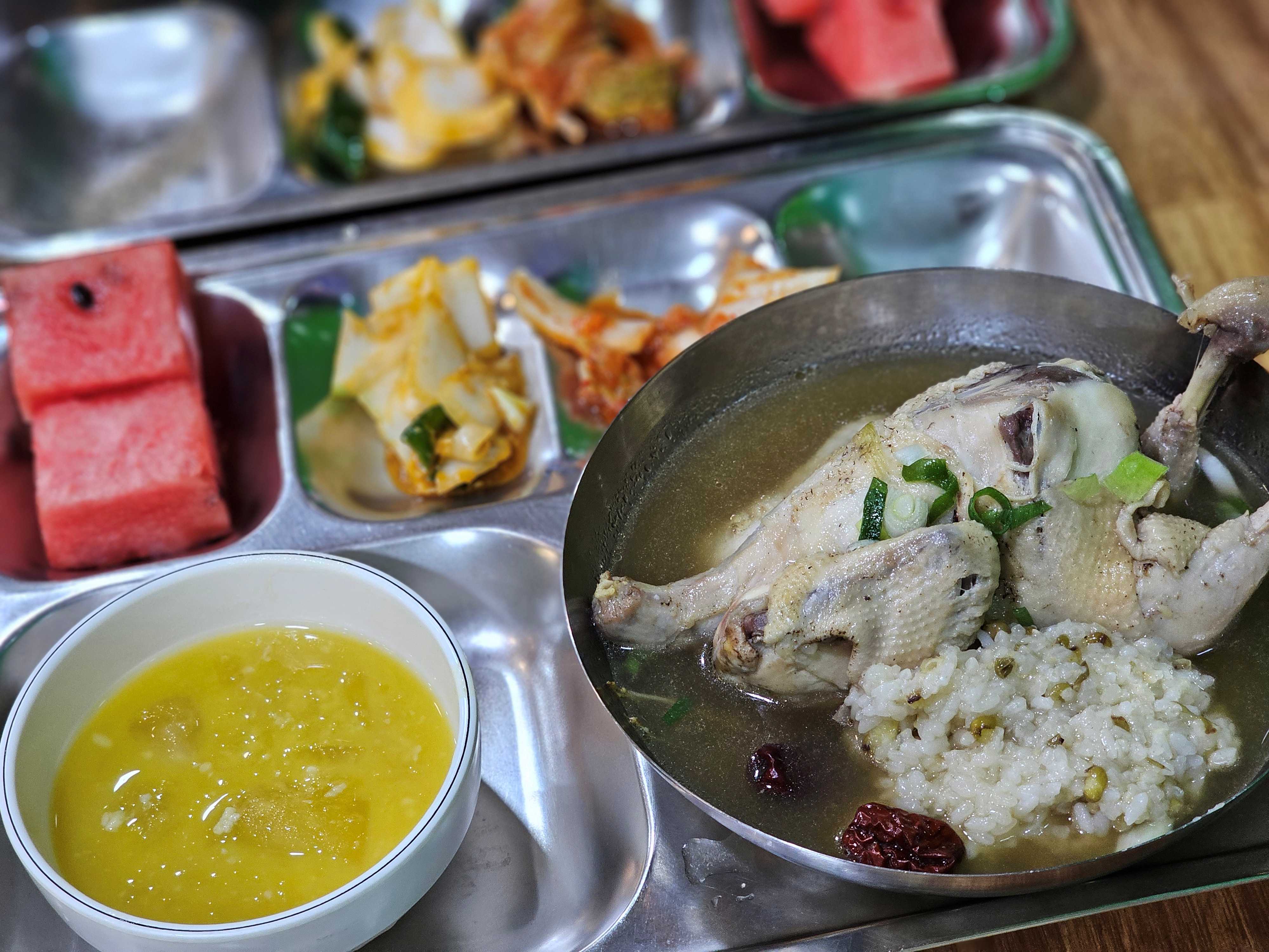 목동자생봉사단의 삼계탕 배식 봉사활동 목동자생봉사단의 삼계탕 배식 봉사활동