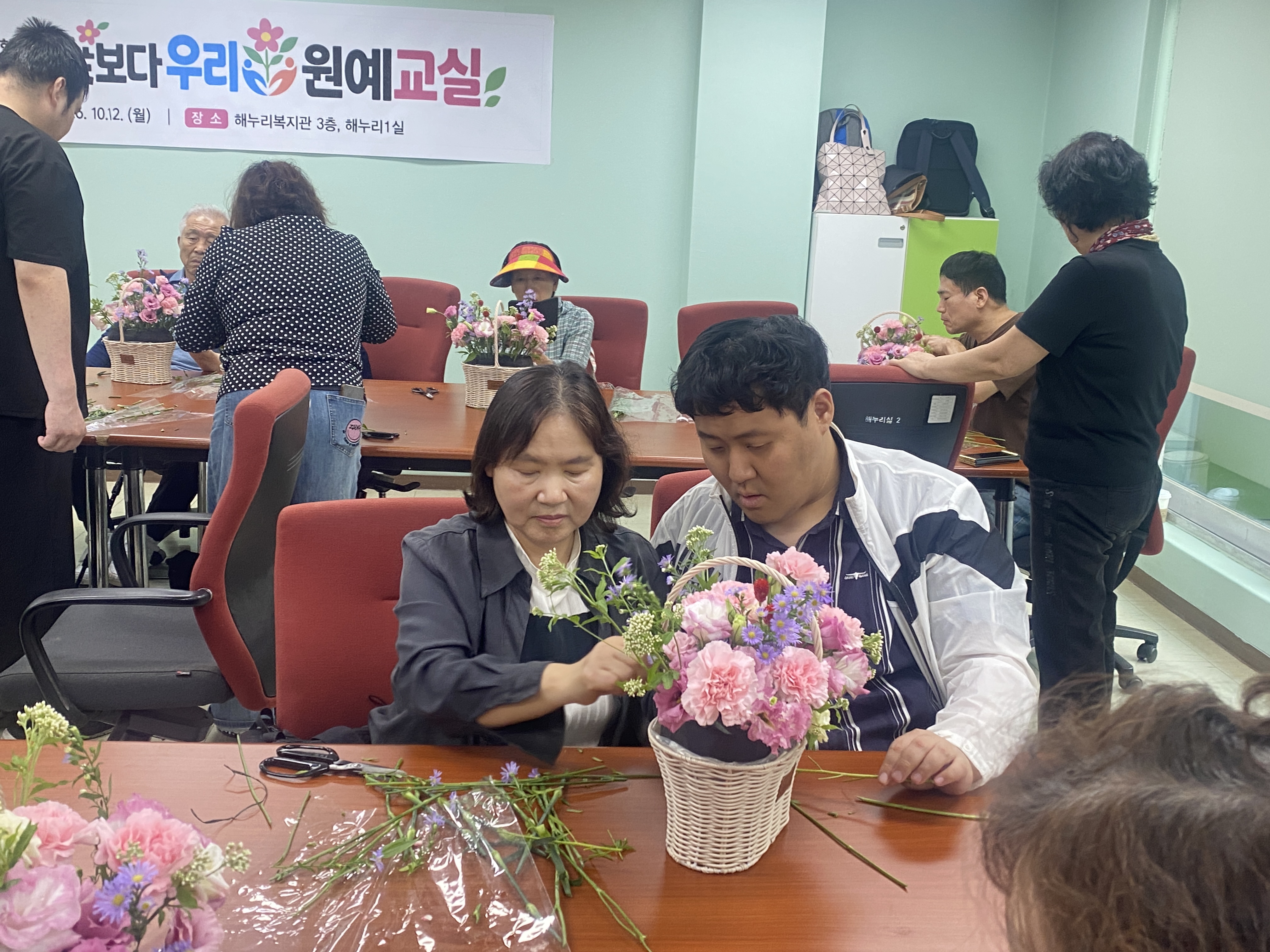 신정6동 지역사회보장협의체와 함께하는 꽃보다 우리 원예교실 신정6동 지역사회보장협의체와 함께하는 꽃보다 우리 원예교실