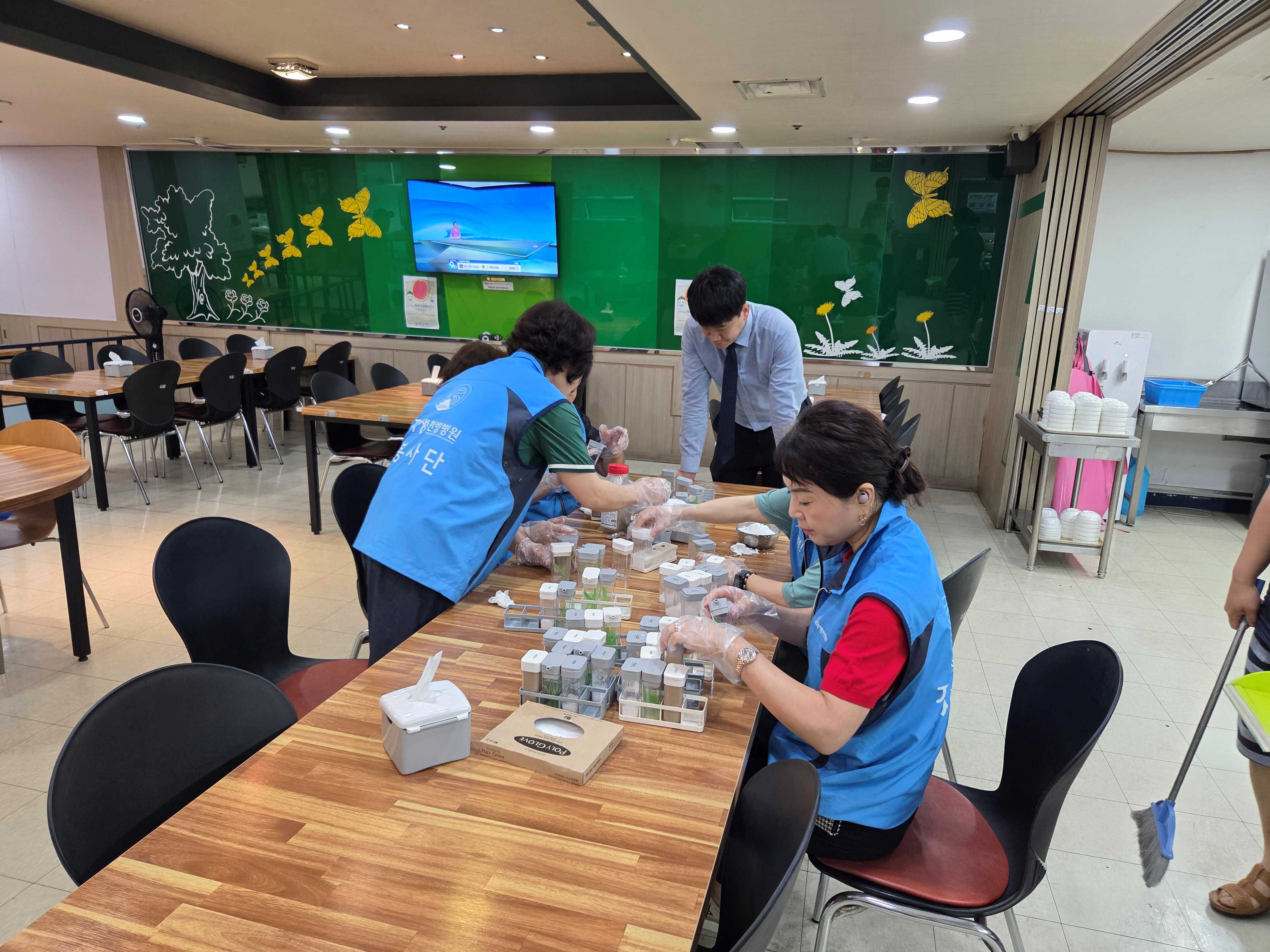 목동자생봉사단의 삼계탕 배식 봉사활동 목동자생봉사단의 삼계탕 배식 봉사활동