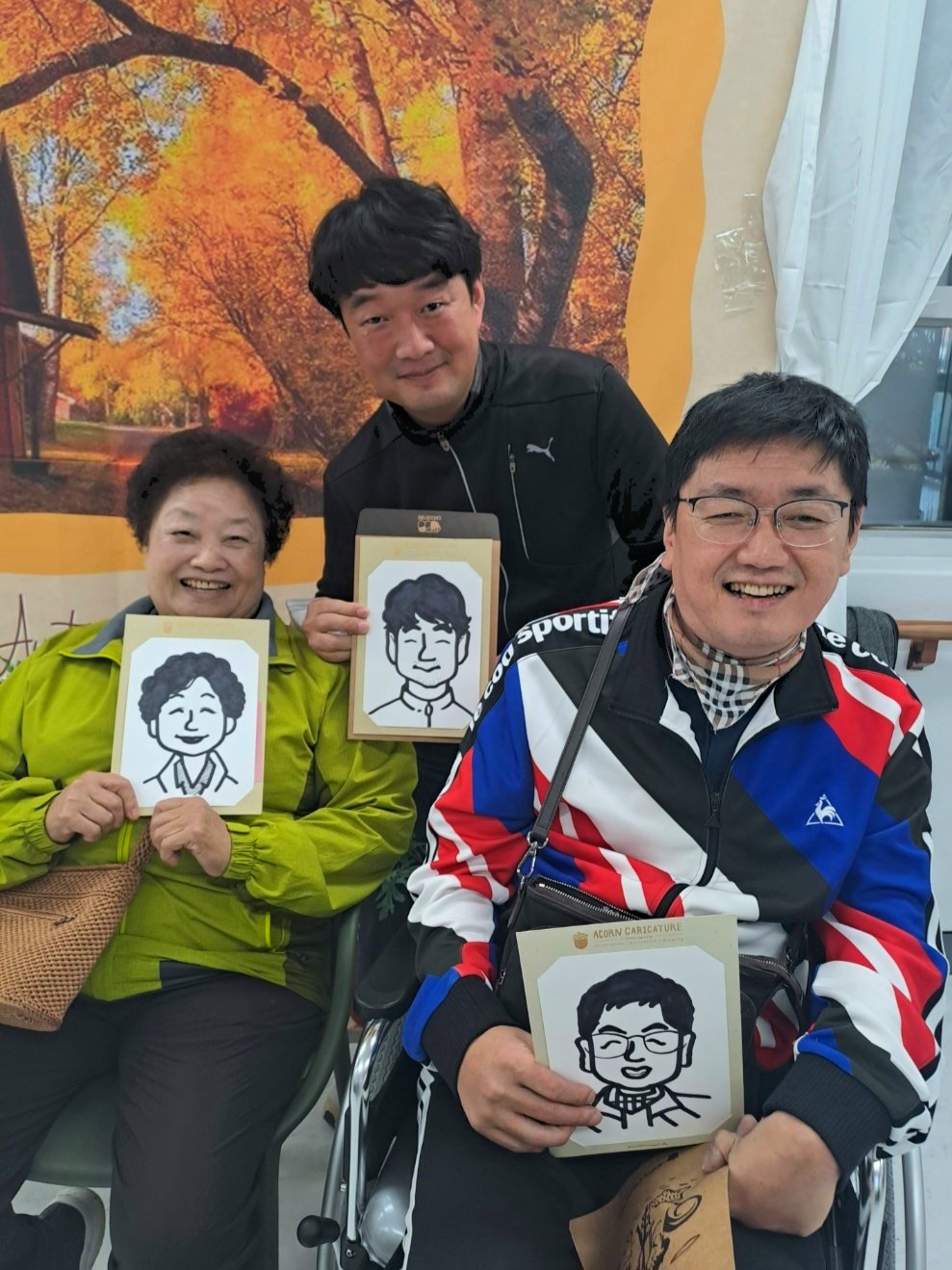 할 이야기가 많은 그림 한 장, 도토리 캐리커쳐