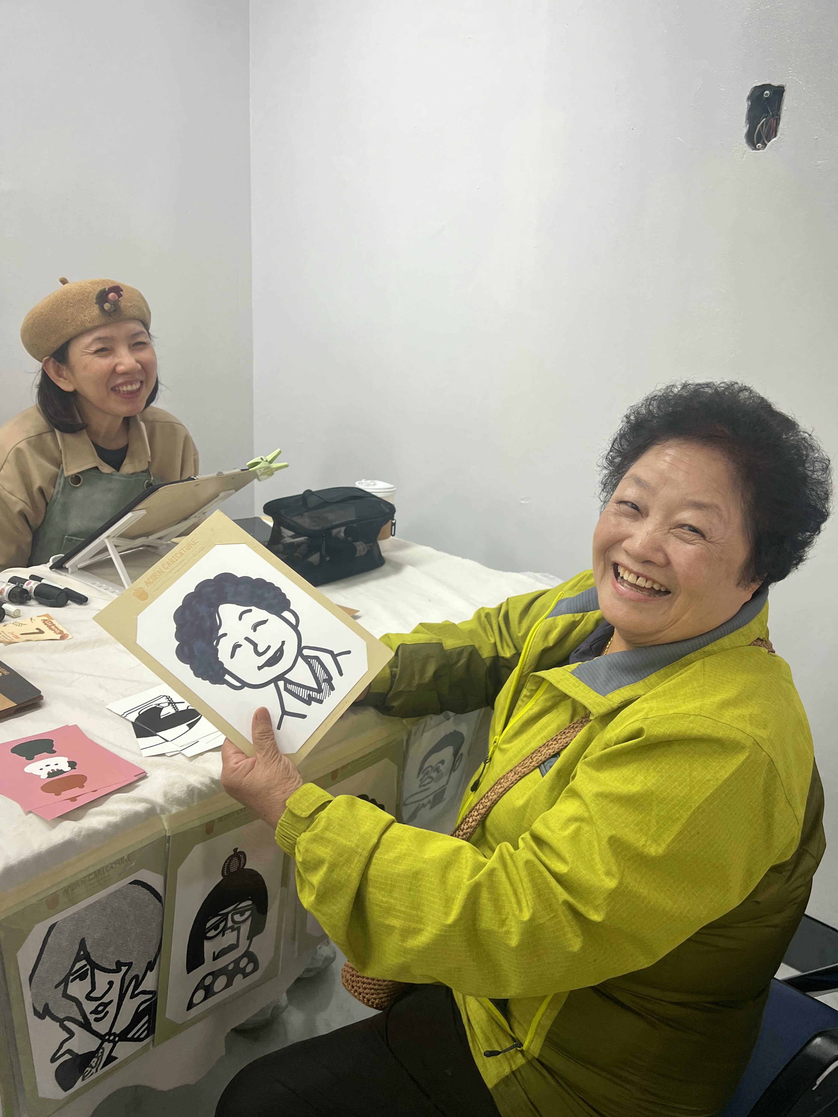 할 이야기가 많은 그림 한 장, 도토리 캐리커쳐