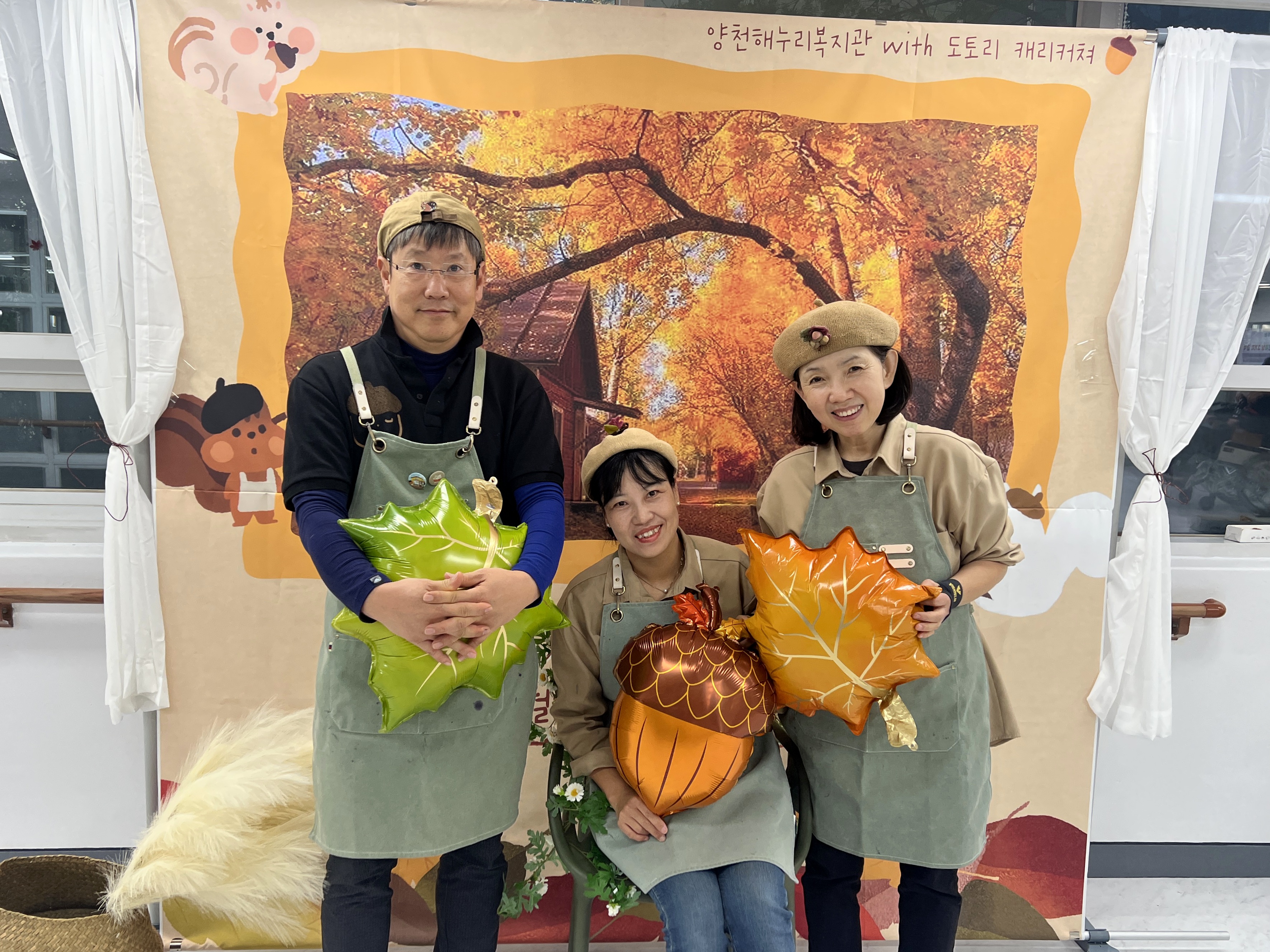 할 이야기가 많은 그림 한 장, 도토리 캐리커쳐