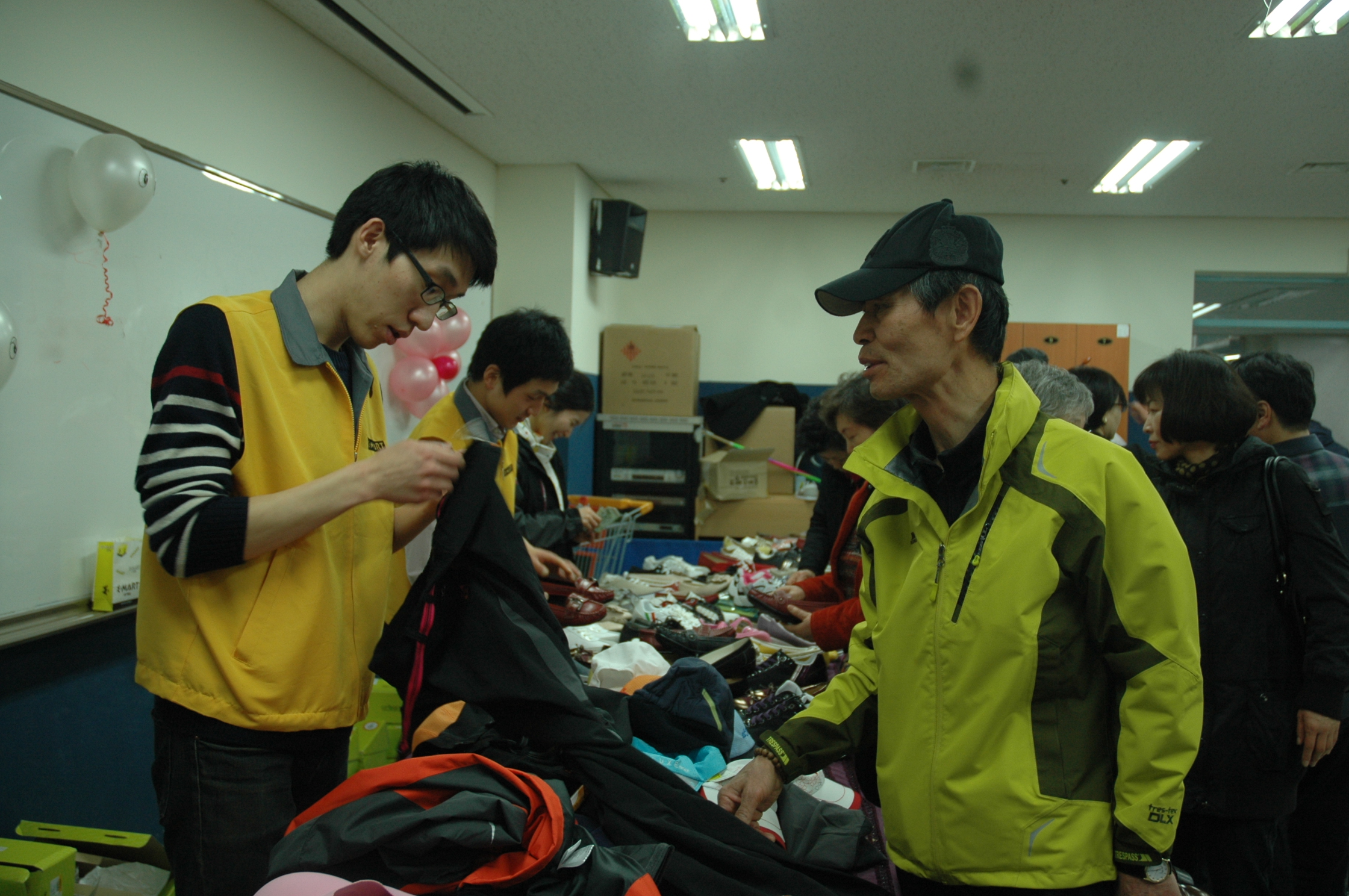 이마트와 함께하는 저소득 장애가정 지원을 위한 자선 바자회