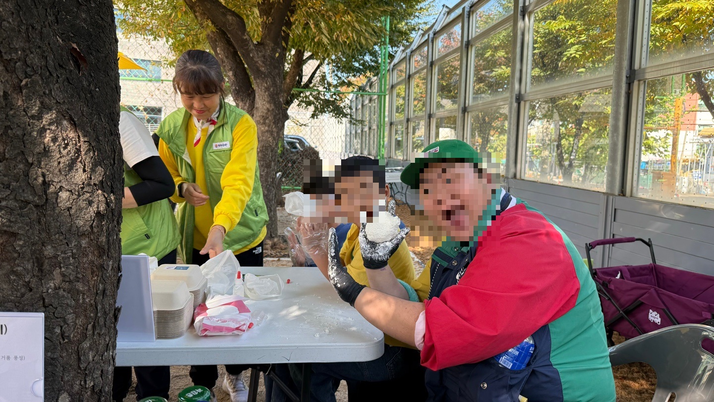 기후위기 그리고 기후약자. 우리가 먼저 실천해요! 무장애 · 기후위기 캠페인 기후위기 그리고 기후약자. 우리가 먼저 실천해요! 무장애 · 기후위기 캠페인