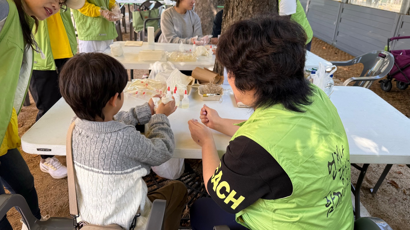 기후위기 그리고 기후약자. 우리가 먼저 실천해요! 무장애 · 기후위기 캠페인 기후위기 그리고 기후약자. 우리가 먼저 실천해요! 무장애 · 기후위기 캠페인