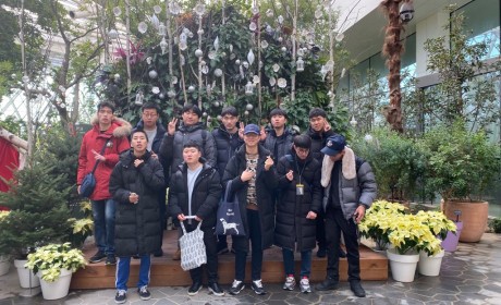 식물원 안에서 단체사진