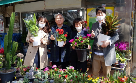 화분을 든 사진