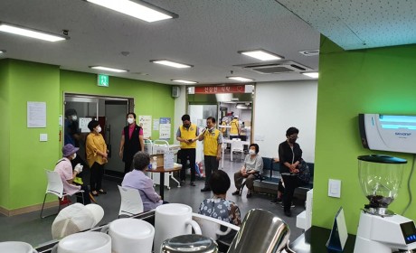 삼계탕 나눔 행사를 주최한 나눔코리아 지부장 인사