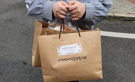 종이백에 잘 포장된 작물