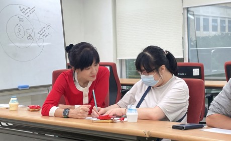 프로그램지를 작성하는 참여자