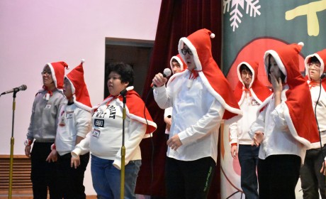 자립준비반과 직업준비반 훈련생들의 장기자랑 모습