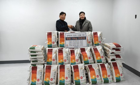 법무법인 안다 조용주 변호사와 양천해누리복지관 김경환 관장 기념사진