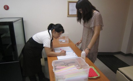 음료를 주문받고 있습니다^^