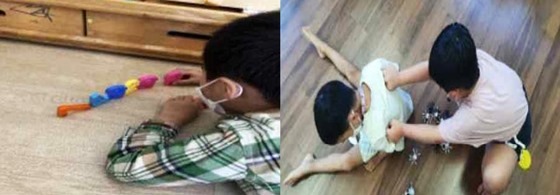 혼자 놀이하는 자폐성 장애 유아(왼쪽)와 혼자 놀이에 계속 참여하려 하니 친구를 밀어내고 있는 자폐성 장애 유아(오른쪽). ⓒ국립특수교육원

출처 : 에이블뉴스(https://www.ablenews.co.kr)