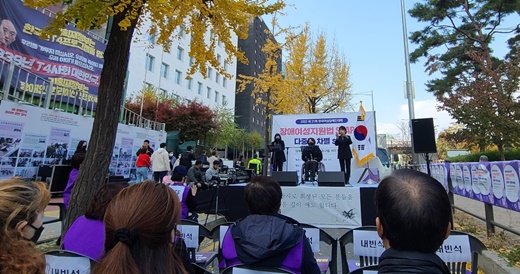 에이블포토로 보기▲ 한국여성장애인연합(한여장)이 8일 서울 여의도 이룸센터 앞에서 ‘제21회 한국여성장애인대회’를 개최했다. 문애준 상임대표 인사말 모습.ⓒ에이블뉴스
