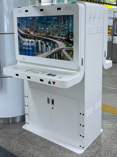 지하철역사에 설치된 '배리어프리 키오스크'. Ⓒ 김경식
