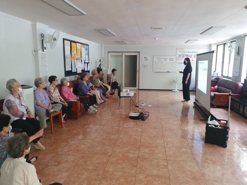 양천해누리복지관은 지난달 24일부터 이달 5일까지 장애에 대한 올바른 정보를 알리고 편견을 감소시키고자 양천구에 위치한 경로당 10개소를 방문해 장애이해교육을 진행했다. ⓒ양천해누리복지관