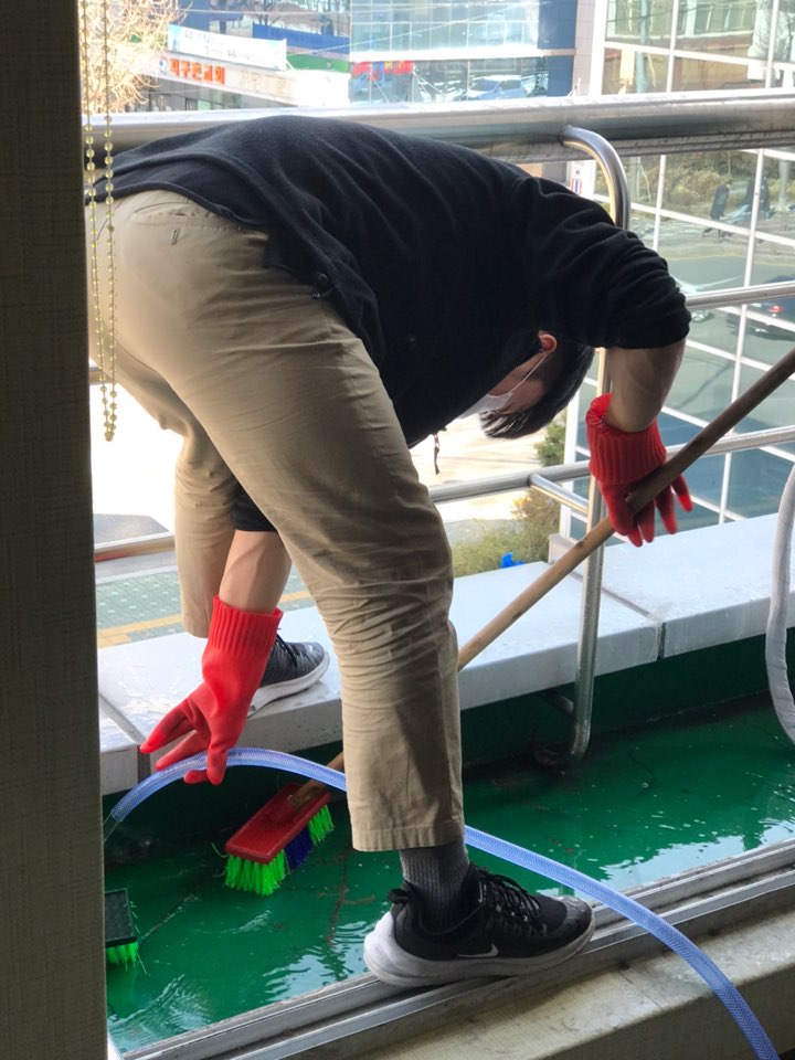 청소하는 직원